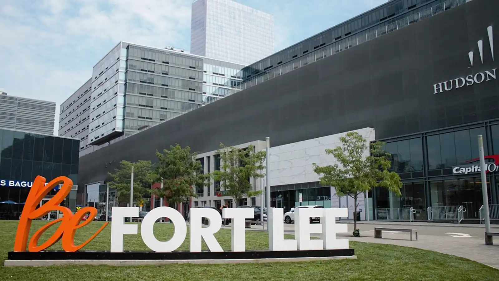 Be Fort Lee sign in Fort Lee Park, New Jersey